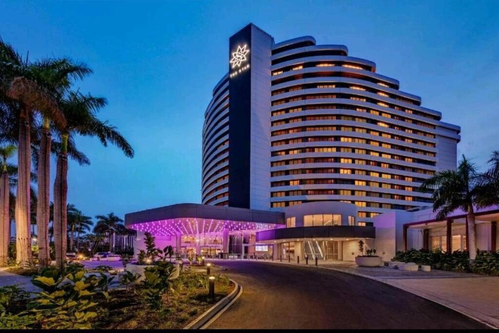 Broadbeach Victoria Square Gold Coast Extérieur photo